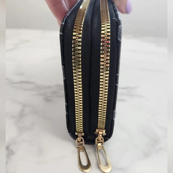 Stylish Black & White Heart Print Pattern Double Zip Wristlet Wallet - Picture 5 of 12